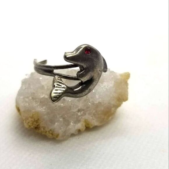 ❤️Silver Tone dolphin w‎ ruby eye ring size adjustable